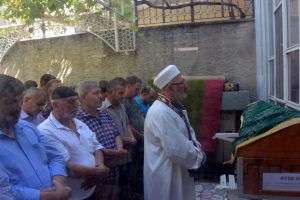 Anne ve &ccedil;ocukları yan yana toprağa verildi