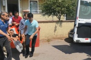 Amcasının trafik kazası ge&ccedil;irdiğini &ouml;ğrenen gen&ccedil; kendini bı&ccedil;akladı
