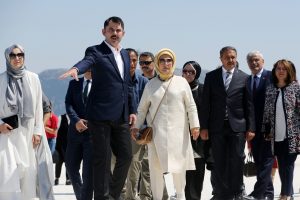 Emine Erdoğan'dan Salda G&ouml;l&uuml;'nde inceleme