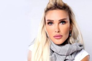 D&ouml;rd&uuml;nc&uuml; kez d&uuml;ş&uuml;k yapan Seren Serengil, oyuncak bebekle uyudu