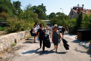 Marmaris'te &ccedil;evreciler 3 trakt&ouml;r r&ouml;morku &ccedil;&ouml;p topladı