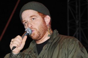 G&ouml;khan &Ouml;zoğuz resti &ccedil;ekti: İspatlasınlar m&uuml;ziği bırakacağım