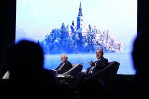 Dışişleri Bakanı &Ccedil;avuşoğlu: G&ouml;&ccedil;men krizi sadece T&uuml;rkiye'nin meselesi değil