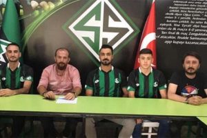 Bekir İrteg&uuml;n Sakaryaspor'a imza attı