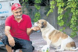 &Ccedil;&ouml;p değil mutluluk topluyor
