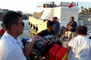 Tekne turunda kalp krizi ge&ccedil;irdi, hastanede &ouml;ld&uuml;