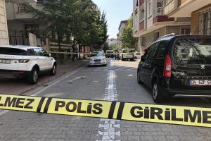Tartıştığı komşusuna sokak ortasında kurşun yağdırdı
