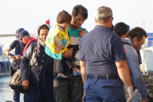 &Ccedil;anakkale'de 97 d&uuml;zensiz g&ouml;&ccedil;men yakalandı