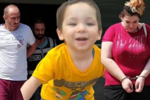 D&ouml;v&uuml;lerek &ouml;ld&uuml;r&uuml;lm&uuml;şt&uuml;... Anne ve sevgilisi birbirini su&ccedil;ladı
