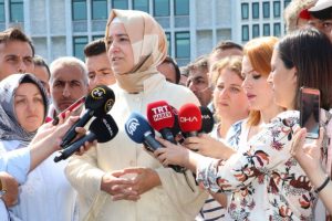 İBB'de işten &ccedil;ıkarılan iş&ccedil;ilere destek ziyaretleri