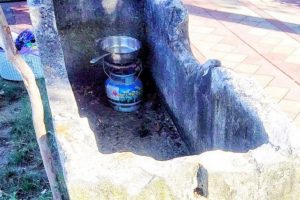 Roma d&ouml;nemine ait lahdin i&ccedil;inde yemek pişirdi