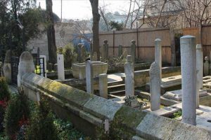 Ey&uuml;psultan'daki tarihi mezarlıklara ilişkin a&ccedil;ıklama