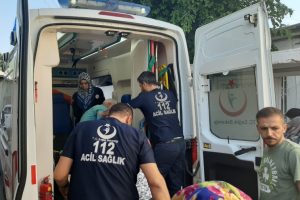 Odun kırmak isterken ayağını kesti