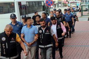 Uyuşturucu ka&ccedil;ak&ccedil;ıları tutuklandı
