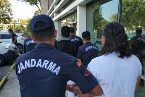 Gasp ve yaralamadan g&ouml;zaltına alınan 2 kişiye adli kontrol
