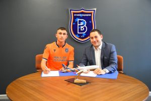 Bursaspor'dan Başakşehir'e &uuml;&ccedil; imza