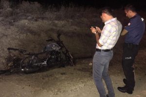 Bursa'da motosikleti ateşe verip ka&ccedil;tılar!