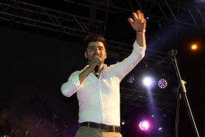 Aydilge konseri &ouml;ncesinde s&uuml;rpriz evlilik teklifi