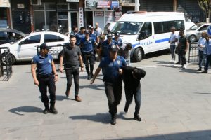 Hastaneden su&ccedil;lu ka&ccedil;ırmaya &ccedil;alışmışlardır, tutuklandılar