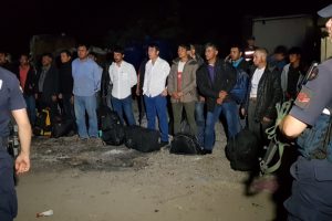 Karab&uuml;k &ccedil;&ouml;pl&uuml;ğ&uuml;nde 22 ka&ccedil;ak g&ouml;&ccedil;men yakalandı