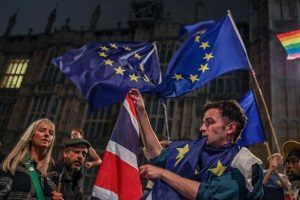 İngiltere'de sular durulmuyor! Şimdi de Brexit oylamasında...