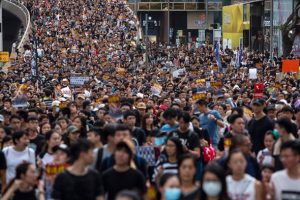 Hong Kong h&uuml;k&uuml;meti geri adım attı