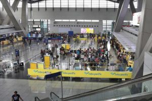 Filipinler'de el bagajından bebek &ccedil;ıktı