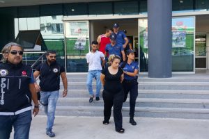 Bursa'daki şafak operasyonu! Adliyeye 2 otob&uuml;sle geldiler