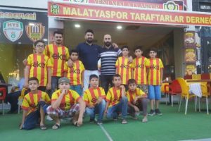 Malatyaspor taraftarlarından 'Baba beni ma&ccedil;a g&ouml;t&uuml;r' projesi