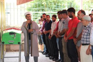 'Tutunacak dalım yok' diyerek inşaattan atlayan Aysun toprağa verildi