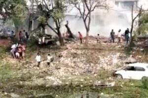 Hindistan'da fabrikada patlama: 17 &ouml;l&uuml;