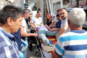 Bursa İneg&ouml;l'de motosiklet ile kamyonet &ccedil;arpıştı: 1 yaralı