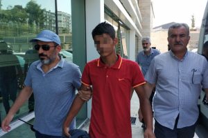17 yaşındaki genci bı&ccedil;aklayarak &ouml;ld&uuml;rm&uuml;şt&uuml;... Adliyeye sevk edildi