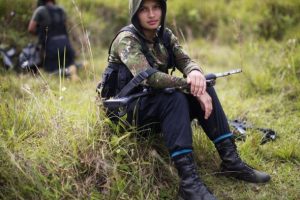 Kolombiya'da FARC'tan silahlara d&ouml;nme kararı!