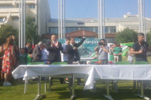 Bursaspor'dan g&ouml;rkemli imza t&ouml;reni