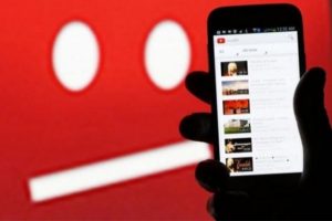 YouTube, 100 bini aşkın videoyu sildi
