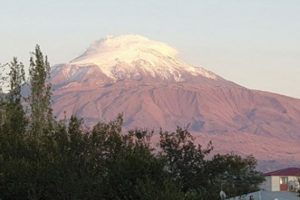 Ağrı Dağı'na mevsimin ilk karı yağdı