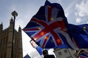 Flaş gelişme! Anlaşmasız Brexit'i &ouml;nleyecek tasarı onayladı