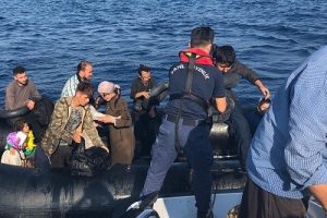 İzmir'de 72 ka&ccedil;ak g&ouml;&ccedil;men yakalandı