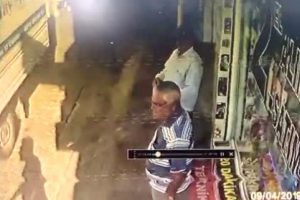 İstanbul'da minib&uuml;s şof&ouml;r&uuml;n&uuml;n trafikte ter&ouml;r estirdiği anlar kamerada