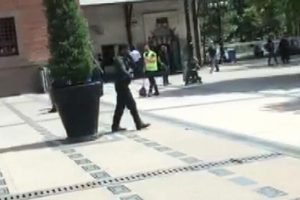 &Ccedil;&ouml;p&ccedil;&uuml; kılığındaki polisler b&ouml;yle yakaladı!