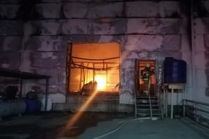 Ekmek fabrikası alev alev yandı