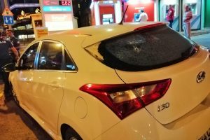 Kovaladıkları otomobile kurşun yağdırdılar: 1'i ağır 3 yaralı