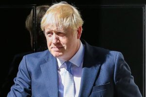 İngiliz vekil, Johnson'ın M&uuml;sl&uuml;man kadınlardan &ouml;z&uuml;r dilemesini istedi