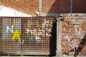 Bursa'da kiracısız kalan ev harabeye d&ouml;nd&uuml;! (&Ouml;ZEL HABER)