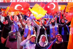 AK Parti'nin &uuml;ye sayısında b&uuml;y&uuml;k d&uuml;ş&uuml;ş: 1 yılda yaklaşık 800 bin azaldı
