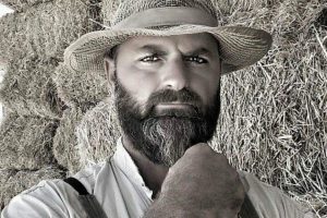 Badem ağa&ccedil;larını ila&ccedil;lamaya giderken kazada &ouml;ld&uuml;