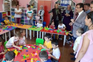 Bursa'da okullar &ouml;ğrencilerle şenlendi mini mini birler i&ccedil;in ilk zil &ccedil;aldı