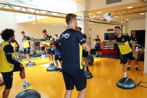 Fenerbah&ccedil;e salonda &ccedil;alıştı