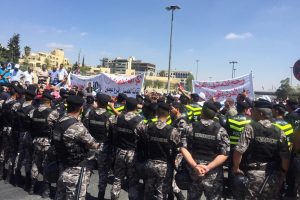 &Uuml;rd&uuml;n'de &ouml;ğretmenlerden protesto